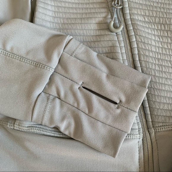 Mondetta performance gear MPG active wear capri and sweater set - Picture 5 of 8